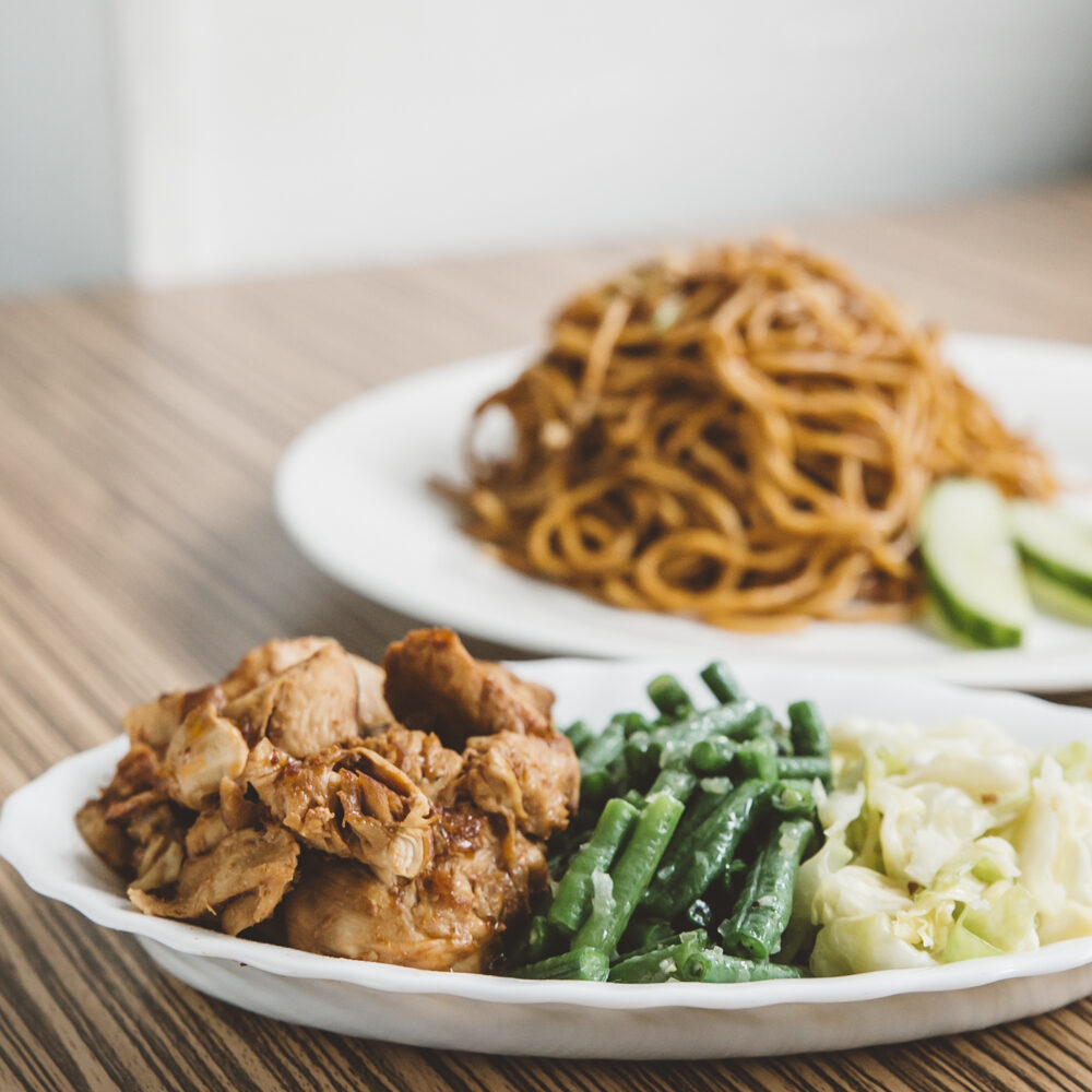 Bami met kipfilet, kouseband en spitskool